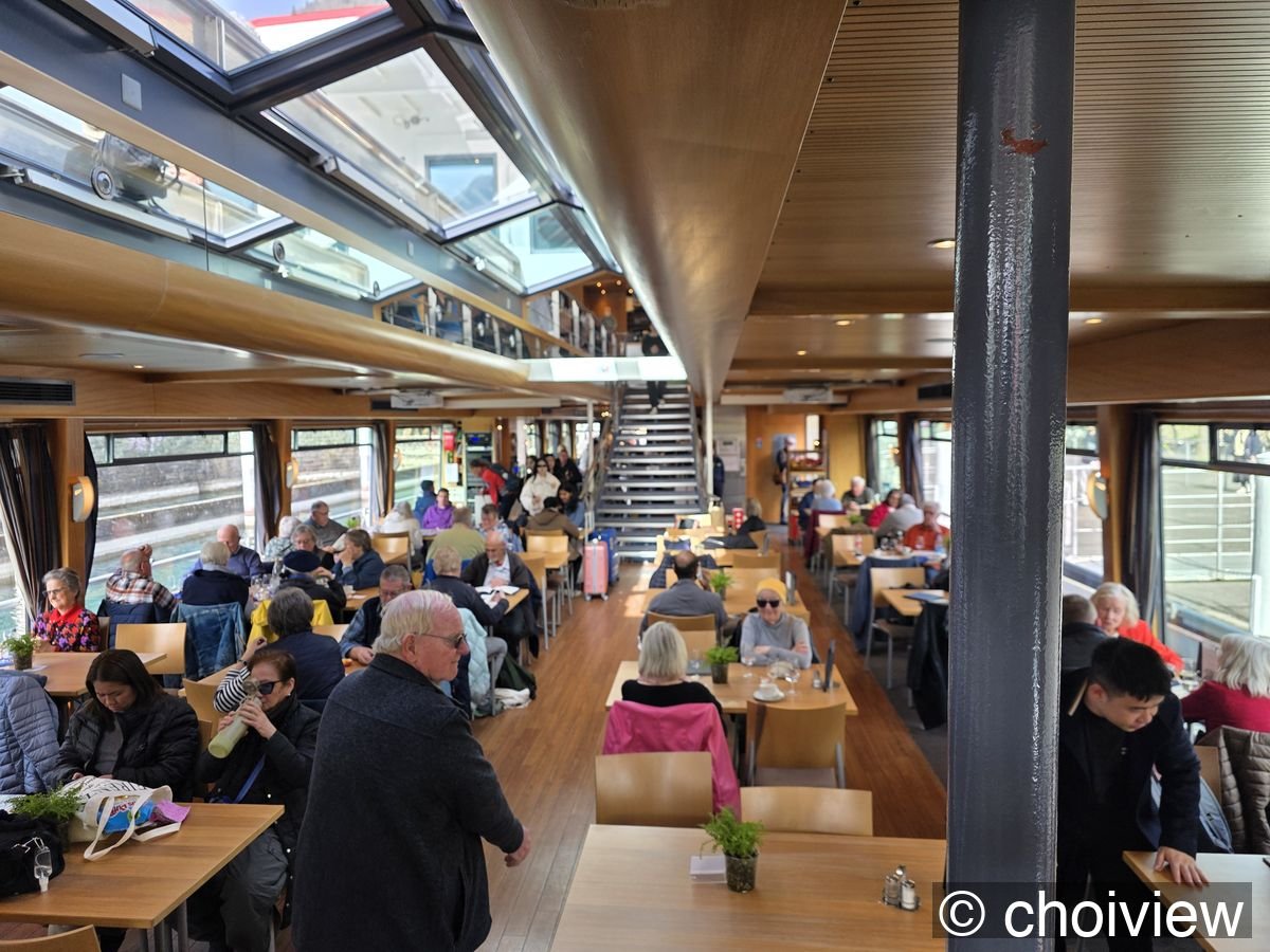 인터라켄에서 슈피츠 가는 배