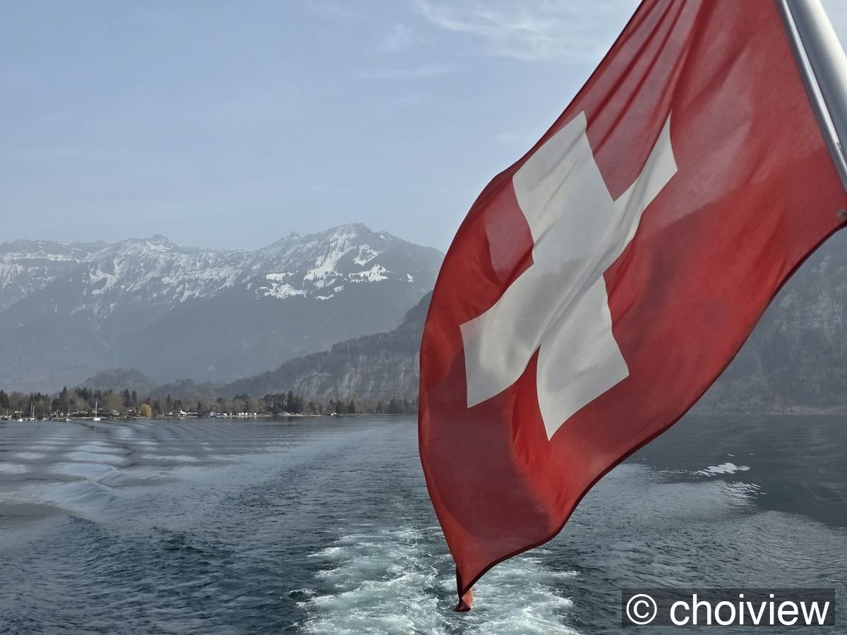 스위스 대자연을 가로지른 하루 — 취리히에서 인터라켄, 뮈렌을 거쳐 이탈리아 도모도솔라까지 인터라켄에서 슈피츠 가는 배