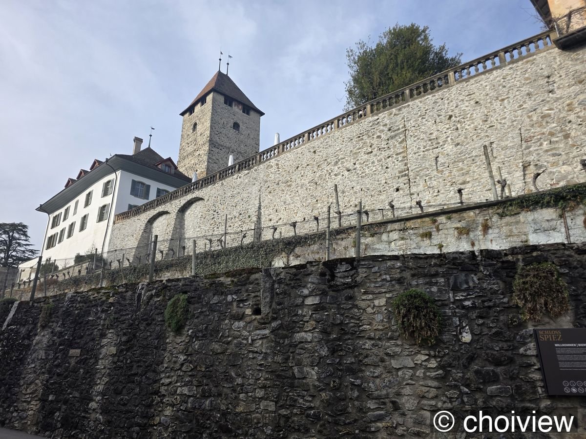 스위스 대자연을 가로지른 하루 — 취리히에서 인터라켄, 뮈렌을 거쳐 이탈리아 도모도솔라까지 스피츠 Spiez