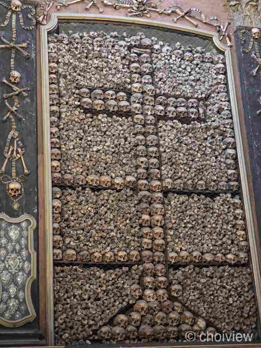 해골 예배당 내부 1