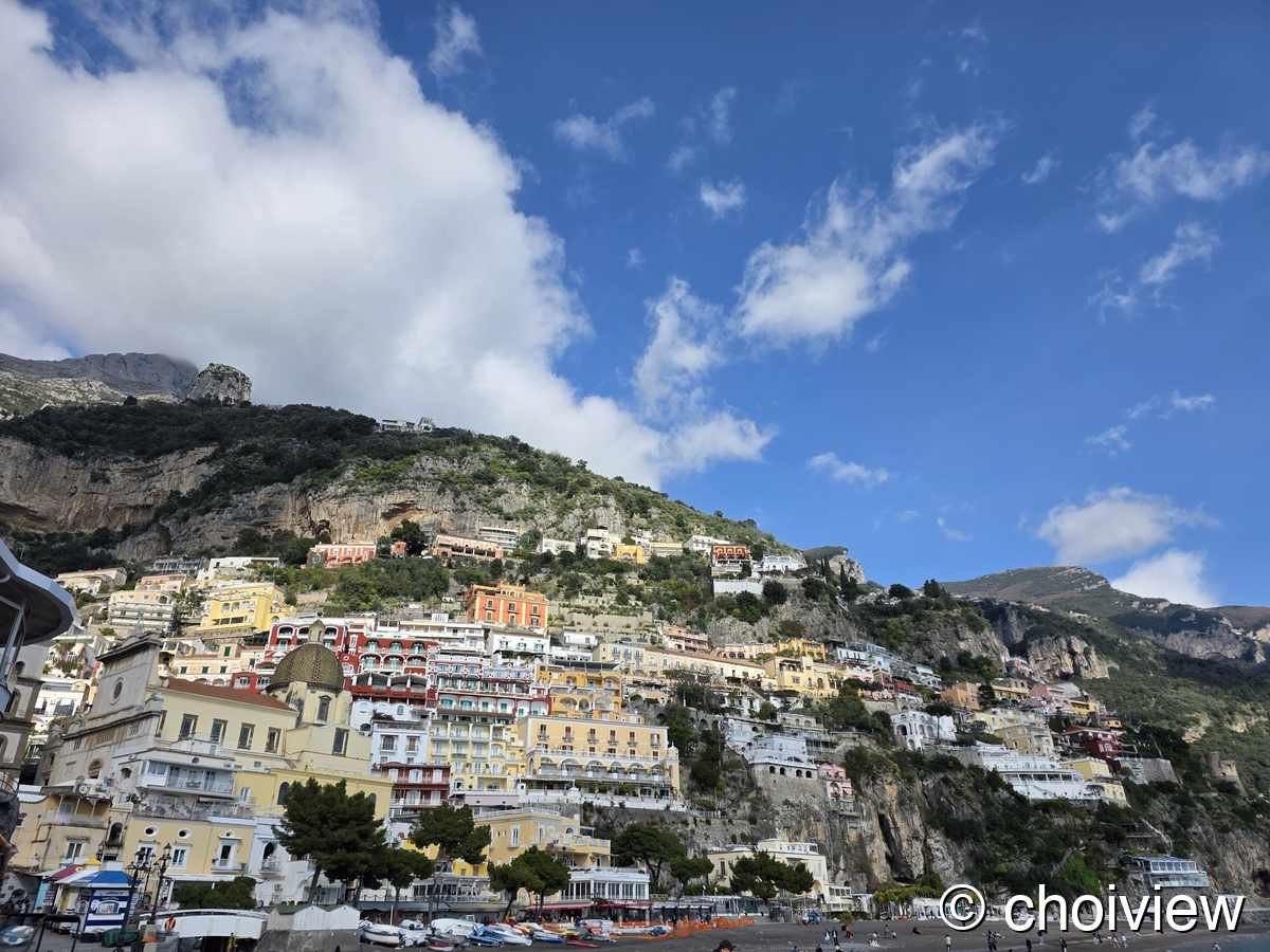 Positano buildings built into the cliffs